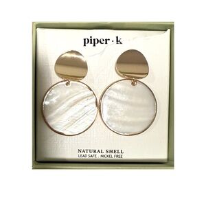 NWT ⚜️🐚⚜️ PIPER K Gorgeous Natural Shell Golden Tone Earrings